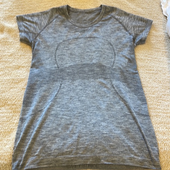 Lululemon lot of six tops various sizes - Picture 8 of 13
